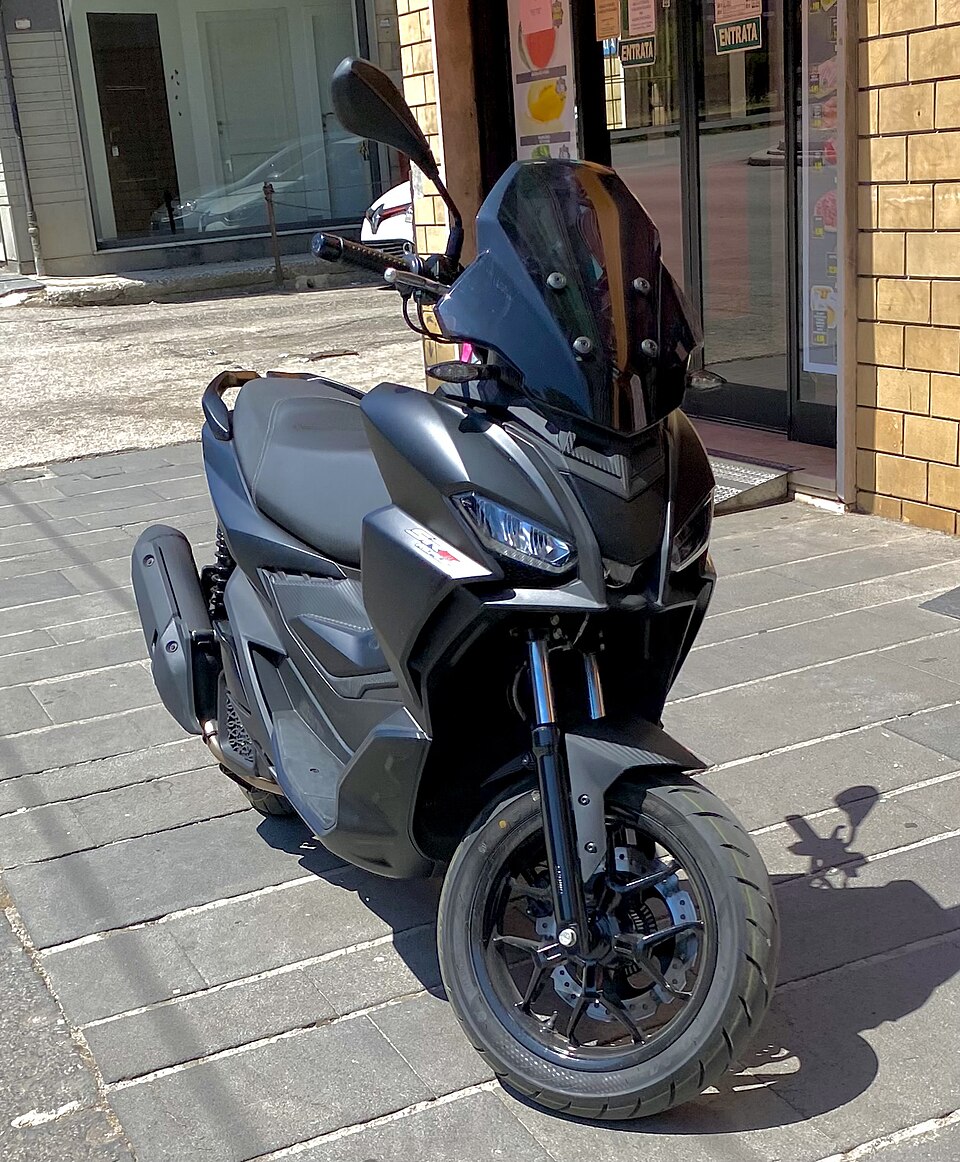Aprilia SR Motard 125