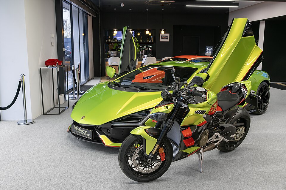 Ducati Streetfighter V4 / V4 S