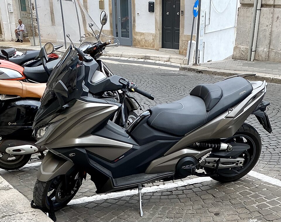 Kymco AK 550