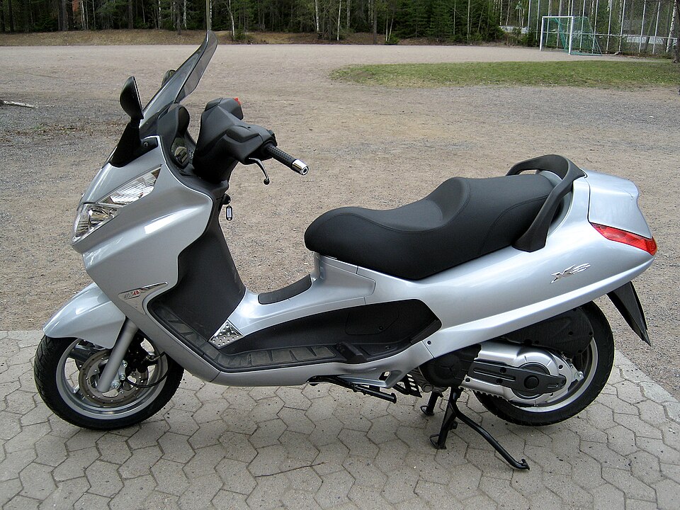 Piaggio XEvo 125 / 250 / 400 (X8)
