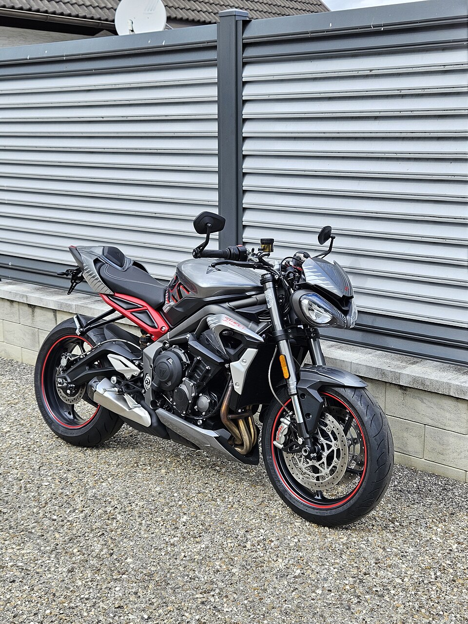 Triumph Street Triple 765 R / RS